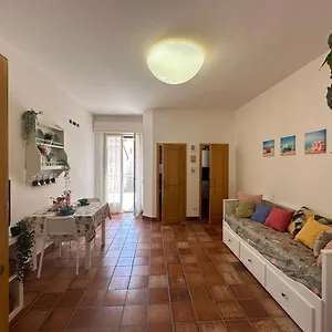 Miamare 1 Min Dalla E Terrazzo Di Clickaffitti Appartamento